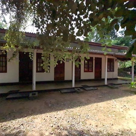 Katagamuwa Rest Hotel Kataragama Buitenkant foto