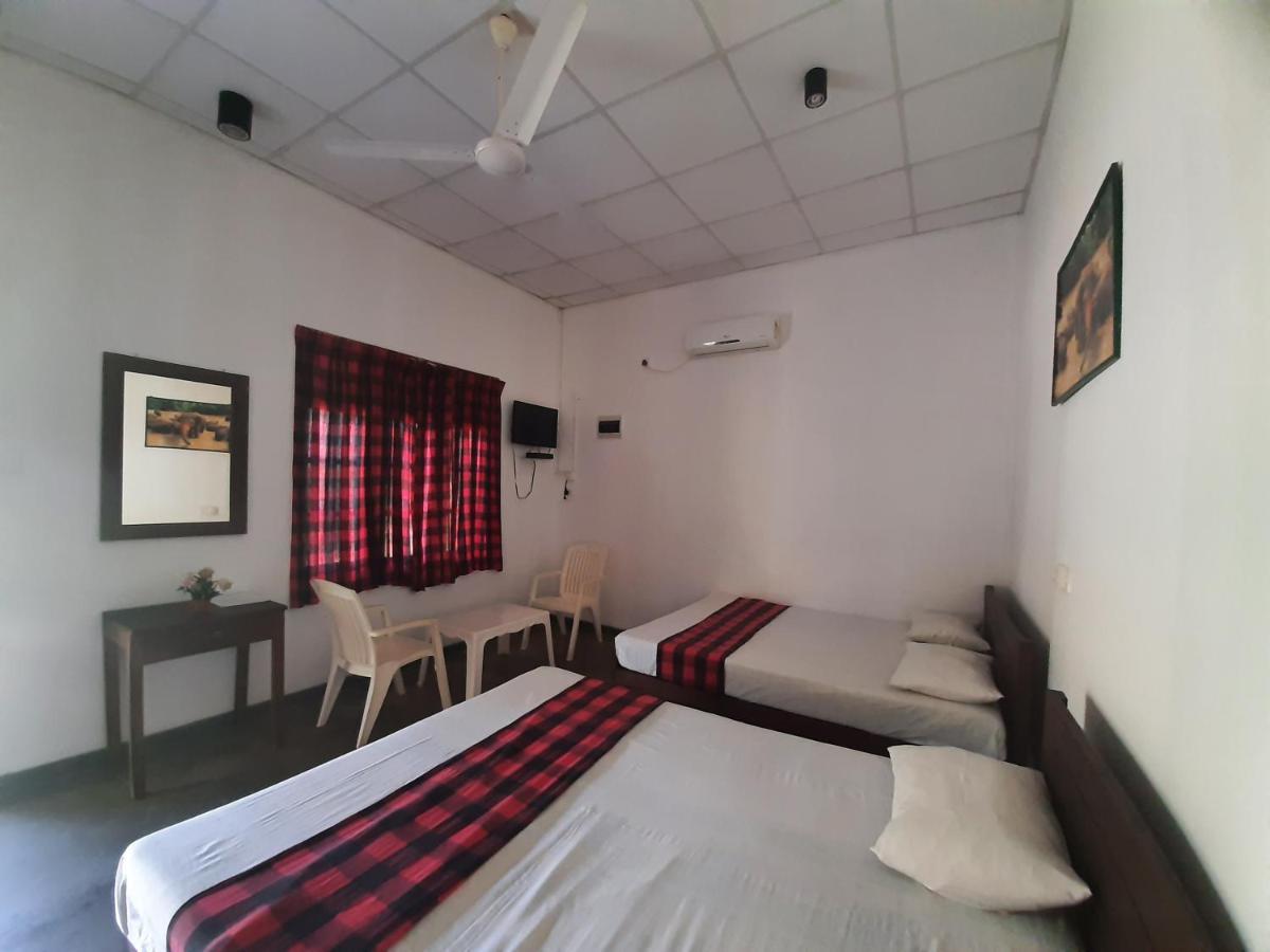 Katagamuwa Rest Hotel Kataragama Buitenkant foto