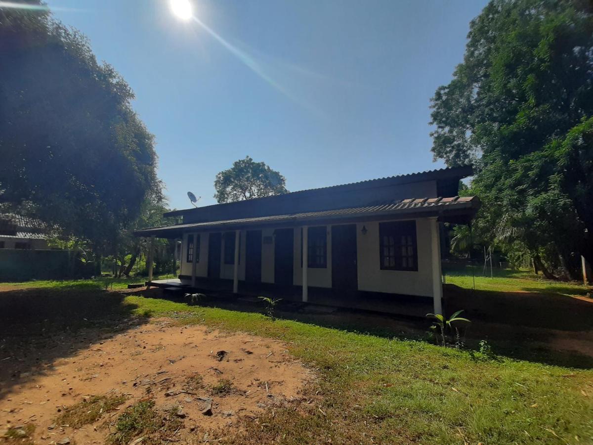 Katagamuwa Rest Hotel Kataragama Buitenkant foto