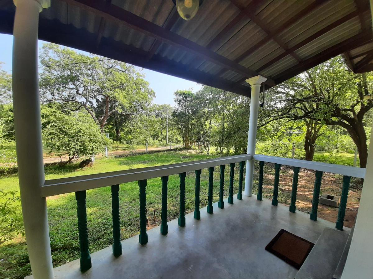 Katagamuwa Rest Hotel Kataragama Buitenkant foto