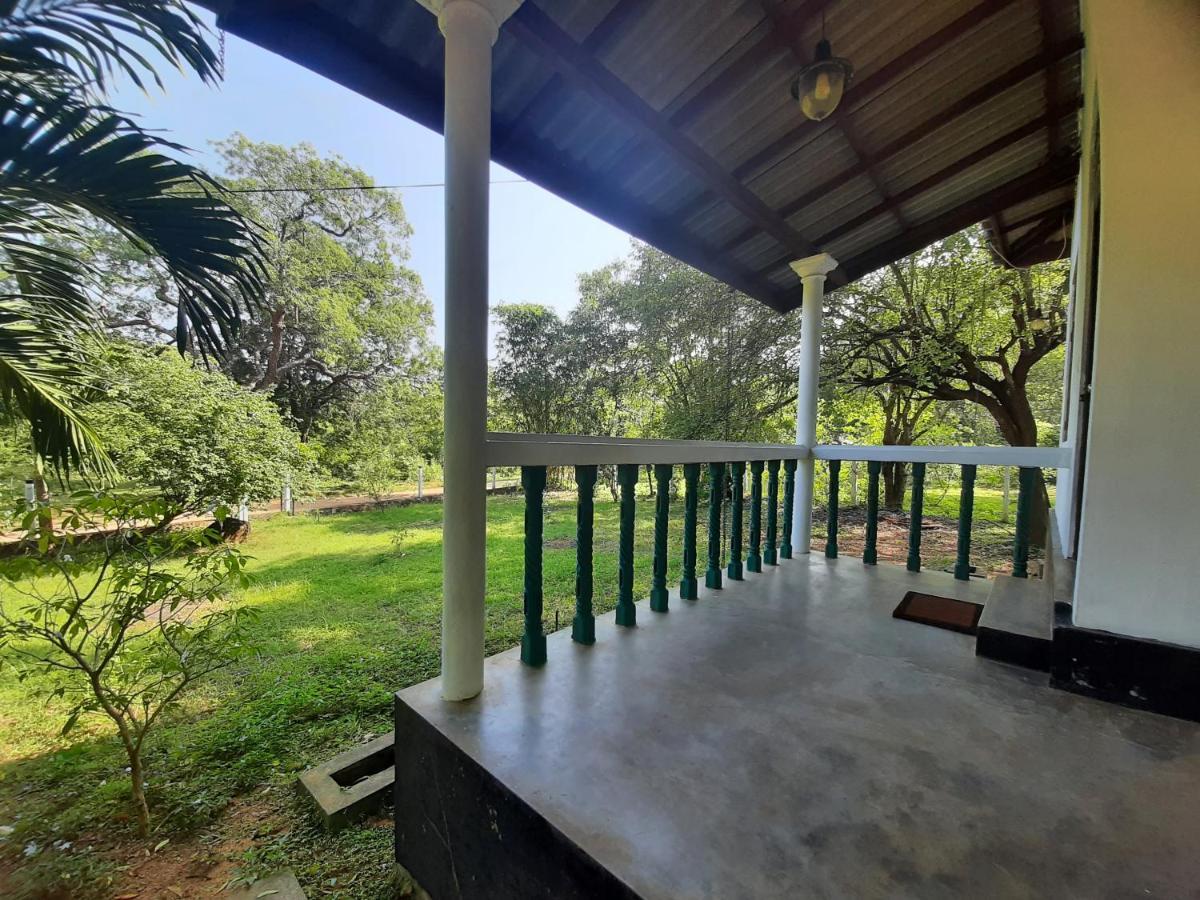 Katagamuwa Rest Hotel Kataragama Buitenkant foto