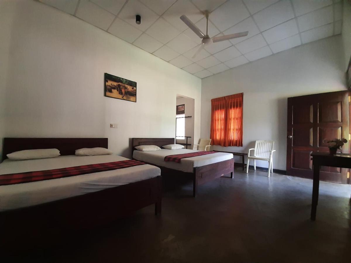 Katagamuwa Rest Hotel Kataragama Buitenkant foto