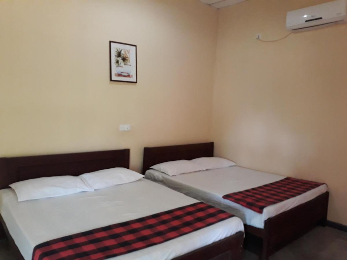 Katagamuwa Rest Hotel Kataragama Buitenkant foto