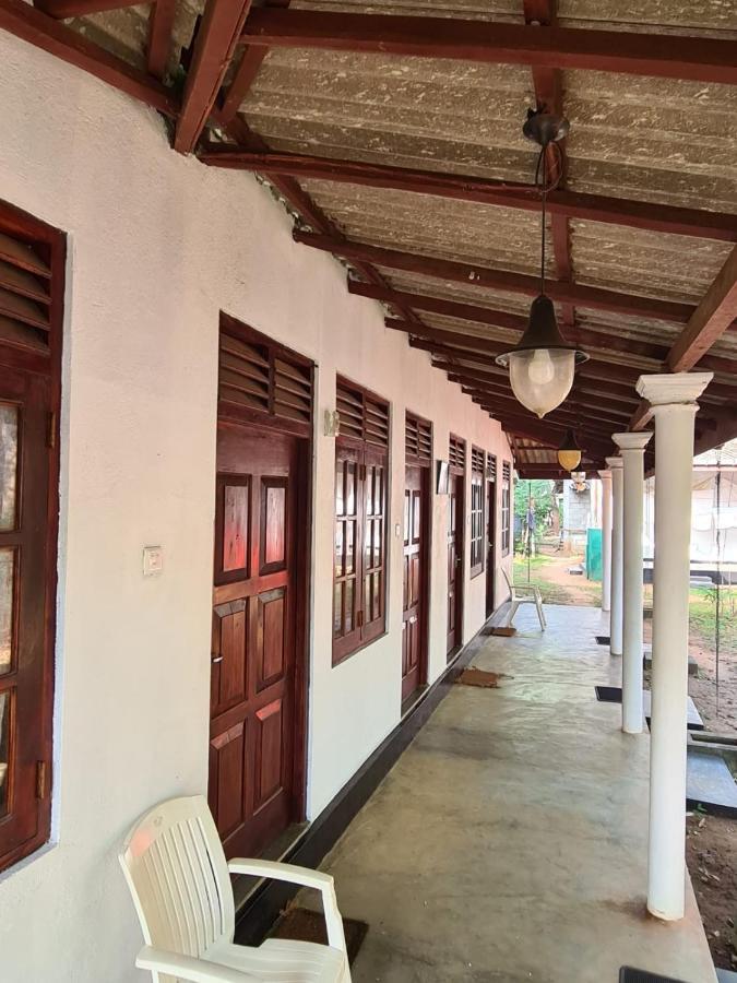 Katagamuwa Rest Hotel Kataragama Buitenkant foto