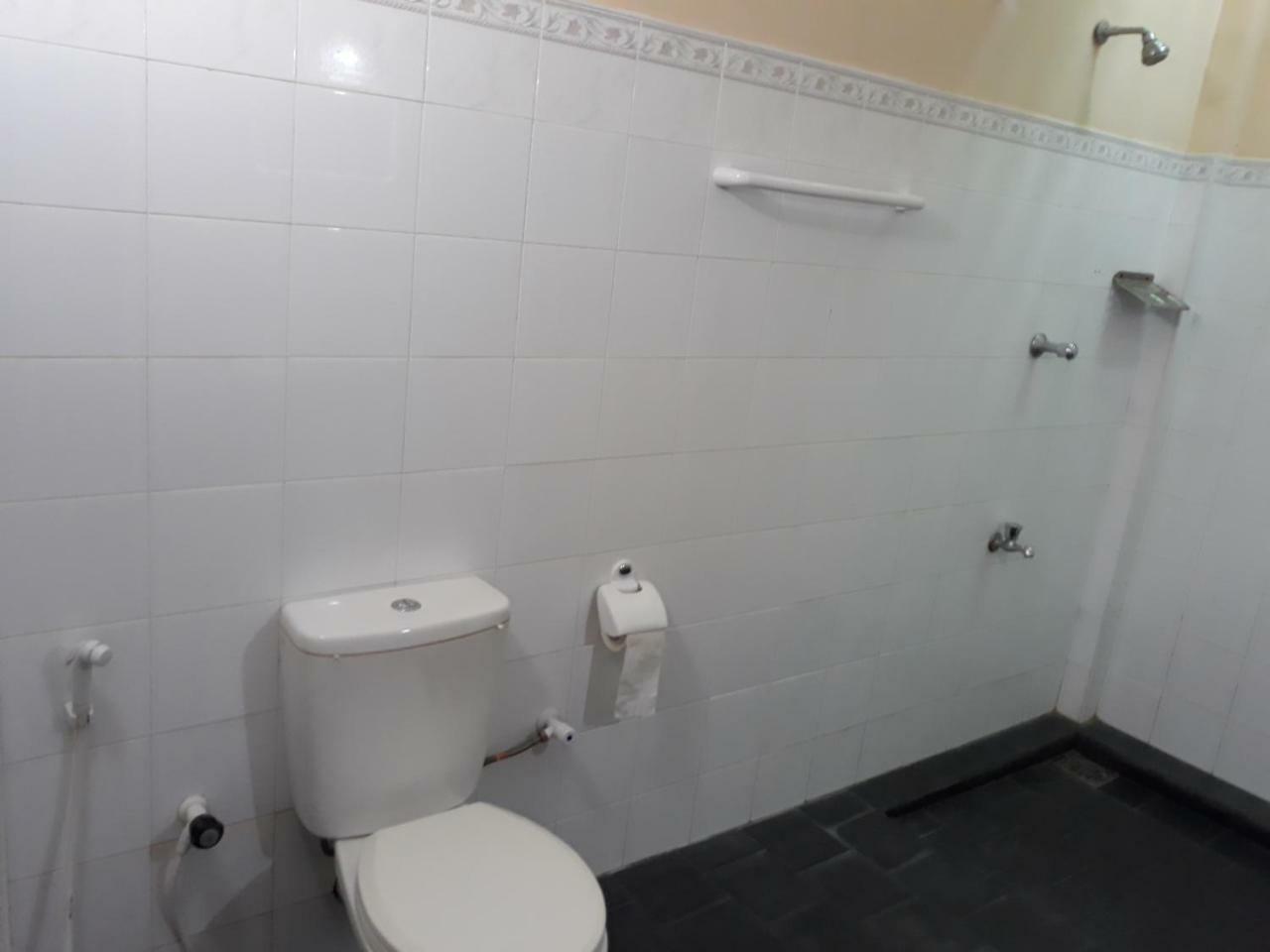 Katagamuwa Rest Hotel Kataragama Buitenkant foto