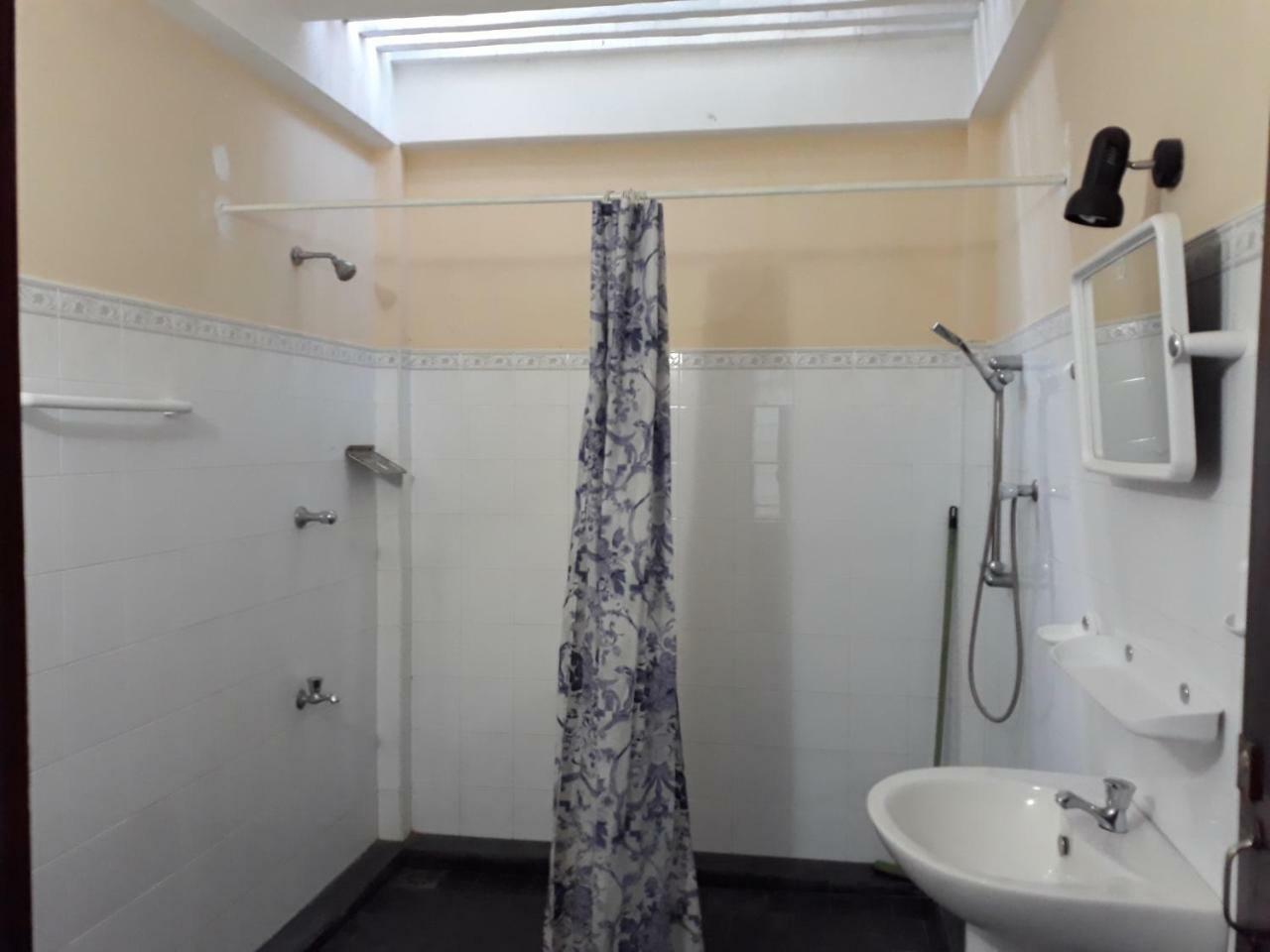 Katagamuwa Rest Hotel Kataragama Buitenkant foto